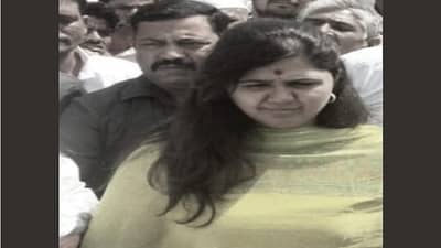 सर्व शब्द झेलत होतास..हा शब्द का ओलांडलास..तू बेटा जगायचं होतंस अजून..! गोविंद मुंडेंच्या निधनानं पंकजा मुंडे भावूक