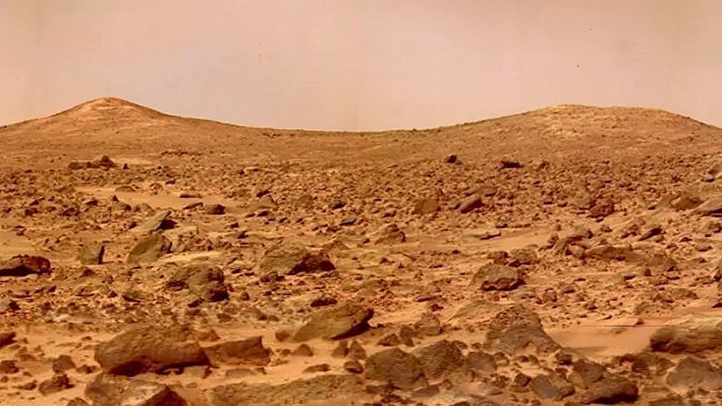 पृथ्वीचा व्यास 12755.6 किलोमीटर आहे, मंगळ ग्रहाचा व्यास फक्त 6791.4 किलोमीटर आहे.