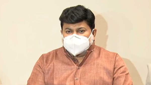मुख्यमंत्र्यांकडून कोकणाला 252 कोटींची मदत जाहीर, दुसरीकडे केंद्राच्या पथकाने जेवणावर ताव मारला