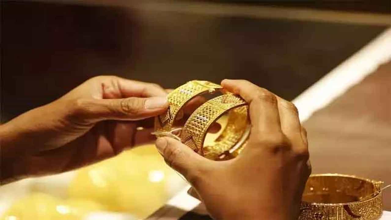 Gold Silver Price Today | पुन्हा एकदा सोन्या-चांदीच्या दरांत मोठी घसरण, जाणून घ्या नवे भाव!