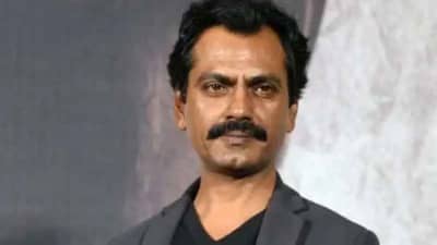 ‘लोकं अन्नासाठी भटकतायत आणि तुम्ही पैसे उधळताय!’, ‘व्हेकेशन मोड’वर असलेल्या बॉलिवूडकरांना नवाजुद्दीनने फटकारले!