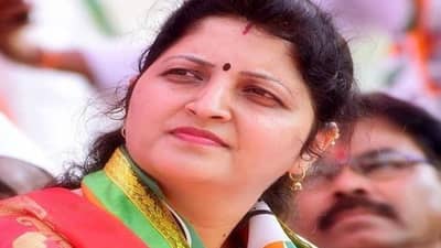 अनिल देशमुखांच्या घरावर सीबीआयच्या धाडीनंतर रुपाली चाकणकरांचं ट्विट, म्हणाल्या...