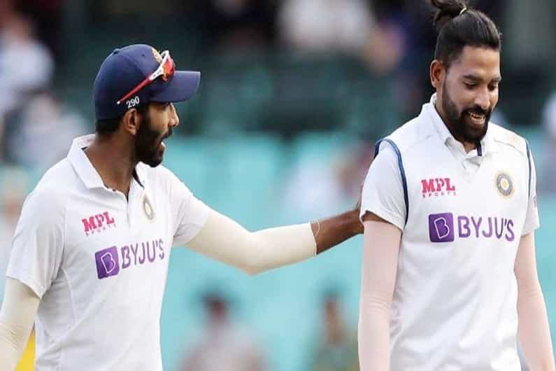 ऑस्ट्रेलिया आणि इंग्लंडविरुद्धच्या मालिकेत टीम इंडियाचा गोलंदाज मोहम्मद सिराजने आपल्या गोलंदाजीने सर्वांना प्रभावित केले. इंडियन प्रीमियर लीगच्या (आयपीएल) 14 व्या सत्रातही सिराजने हा फॉर्म कायम ठेवला आहे. या मोसमात त्याने खेळलेल्या 4 सामन्यात 5 बळी घेतले आहेत. माजी भारतीय गोलंदाज आशिष नेहरा सिराजच्या गोलंदाजीने प्रभावित झाला आहे. मोहम्मद सिराजकडे बुमराहपेक्षा जास्त बोलिंगमधली कौशल्य आहेत, असं नेहराने म्हटलं आहे.