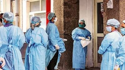 कोव्हिड रुग्णालयात रुग्णांच्या भेटीसाठी गर्दी, नातेवाईकांवर थेट गुन्हे नोंदवण्याचा इशारा