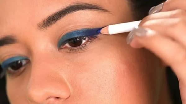 Beauty Tips : कलरफुल आयलाइनर वापरताना या टिप्स नक्की फाॅलो करा !