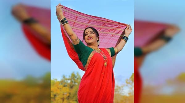 अभिनेत्री अपूर्वा नेमळेकर नवनवीन फोटो सोशल मीडियावर शेअर करत असते. आता तिनं काही सुंदर फोटो चाहत्यांसाठी शेअर केले आहेत.