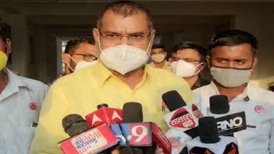 भाजप-सेनेच्या भांडणात काँग्रेस आणि राष्ट्रवादी हे दोन कोल्हे मजा बघत आहेत, सदाभाऊंचा जोरदार टोला