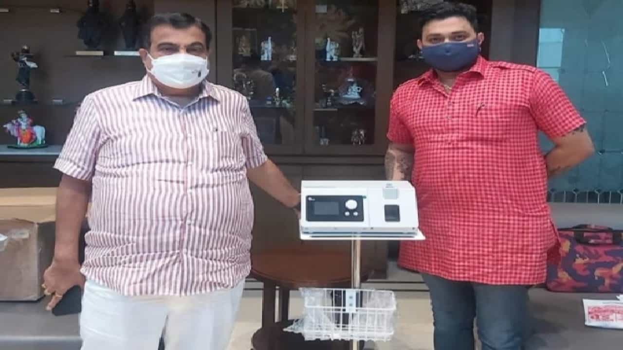 वडिलांच्या वर्षश्राद्धाचा खर्च टाळला, नागपूरच्या तरुणाकडून कोरोनाग्रस्तांना ॲाक्सिजन ह्युमिडीफायर यंत्र भेट