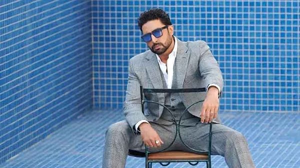 ‘लोकं ऑक्सिजन विना मरतायत...तुम्ही काय करताय?’, नेटकऱ्याच्या प्रश्नावर अभिषेक बच्चनने दिले उत्तर!
