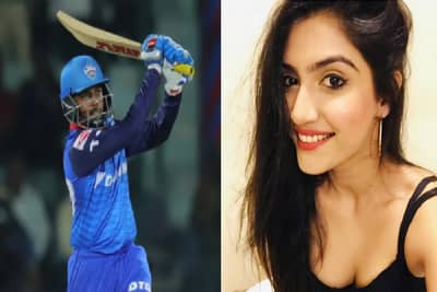 IPL 2021 : पृथ्वीला हृदय दिलेली प्राची सिंग कोण? सोशल मीडियावर प्रेमवीरांच्या चर्चेला उधाण