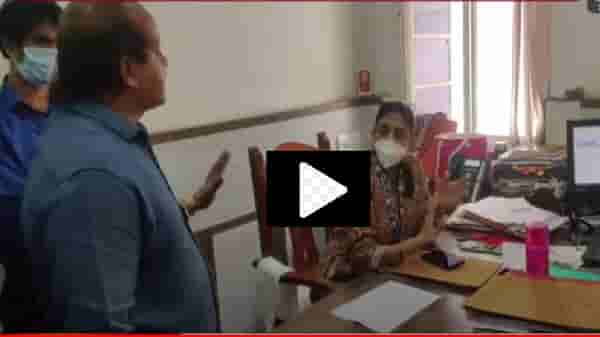 VIDEO | परवानगीविना फोटो कसे घेता? महिला अधिकाऱ्याचा प्रश्न, पुण्यात मनसे नगरसेवकाने झापलं