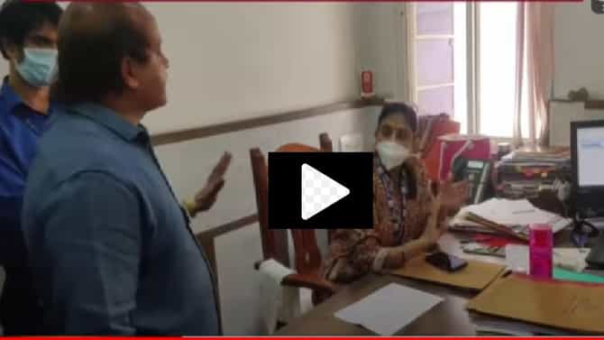VIDEO | परवानगीविना फोटो कसे घेता? महिला अधिकाऱ्याचा प्रश्न, पुण्यात मनसे नगरसेवकाने झापलं