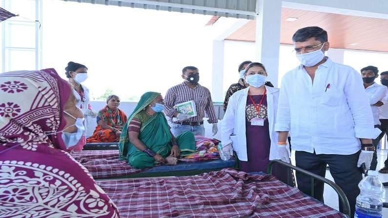 माझं काय व्हायचं ते होऊ द्या, मी घाबरून घरात बसलो तर या लोकांनी कोणाच्या दारात बसायचं माझं काय व्हायचं ते होऊ द्या, मी घाबरून घरात बसलो तर या लोकांनी कोणाच्या दारात बसायचं