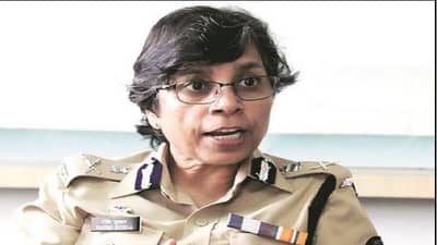 अखेर रश्मी शुक्लांचा जबाब नोंदवला, मुंबई पोलिसांची टीम हैदराबादेतील निवासस्थानी