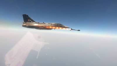 स्वदेशी फायटर जेट तेजसवर इस्त्रायली मिसाईलची यशस्वी चाचणी, शत्रूचा सहज खात्मा