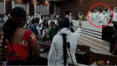 Video: ऐन कोरोनात जीव धोक्यात घालून काम केलं, त्याची दमडीही नाही, दोन कॅबिनेट मंत्री आक्रोश बघत निघून गेले