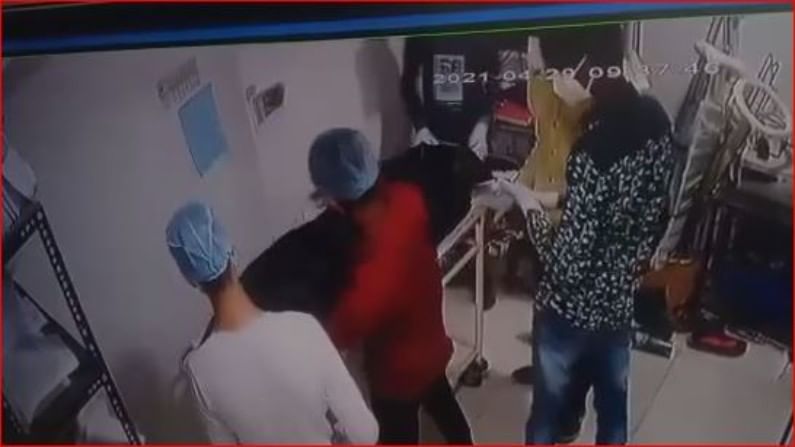 धक्कादायक! रुग्णाचा मृत्यू झाल्यानंतर कर्मचाऱ्यांनी खिशातून 35 हजार रुपये चोरले