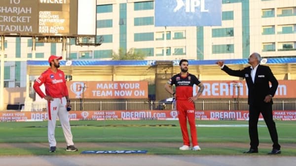 आयपीएलच्या 14 व्या मोसमातील 26 वा सामना आज 30 एप्रिलला खेळवण्यात येणार आहे. या सामन्यात रॉयल चॅलेंजर्स बंगळुरु विरुद्ध पंजाब किंग्स आमनेसामने भिडणार आहेत. या सामन्याचे आयोजन अहमदाबादमधील नरेंद्र मोदी स्टेडियममध्ये करण्यात आले आहे. मॅचला संध्याकाळी 7 वाजून 30 मिनिटांनी सुरुवात होणार आहे.