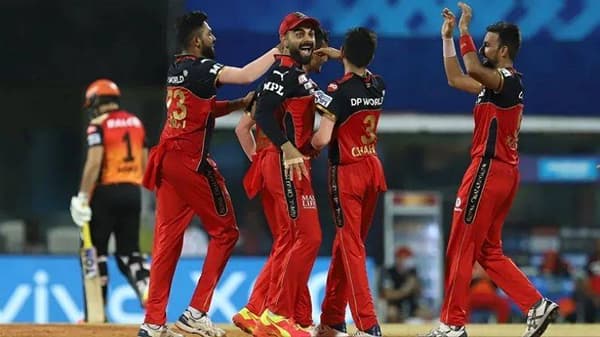 RCB vs PBKS IPL 2021 Match Prediction | फलंदाजांची सातत्याने निराशाजनक कामगिरी, पंजाबच्या किंग्ससमोर बंगळुरुचं मजबूत आव्हान