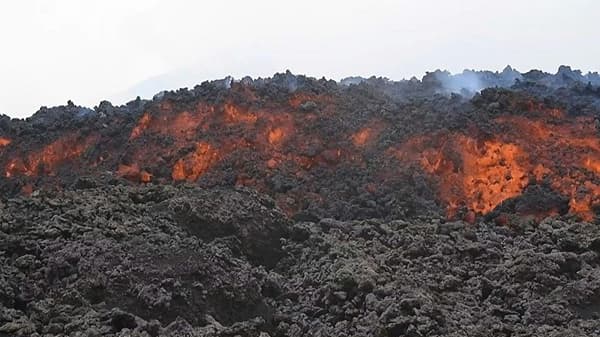 ग्वाटेमालाची (Guatemala) राजधानी ग्वाटेमाला शहरापासून 25 किमी अंतरावर पकाया येथे भीषण ज्वालामुखीचा (Pacaya volcano) स्फोट झालाय. त्यामुळे आजूबाजूच्या रहिवाशांना धोका निर्माण झालाय.