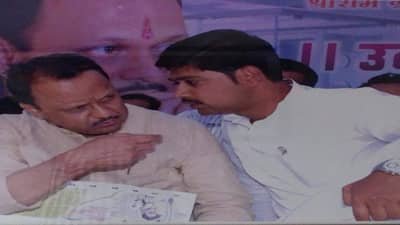 अजित पवार यांच्या जवळच्या कार्यकर्त्यावर गोळीबार, पोटात गोळी लागल्याची प्राथमिक माहिती, रुग्णालयात उपचार सुरु