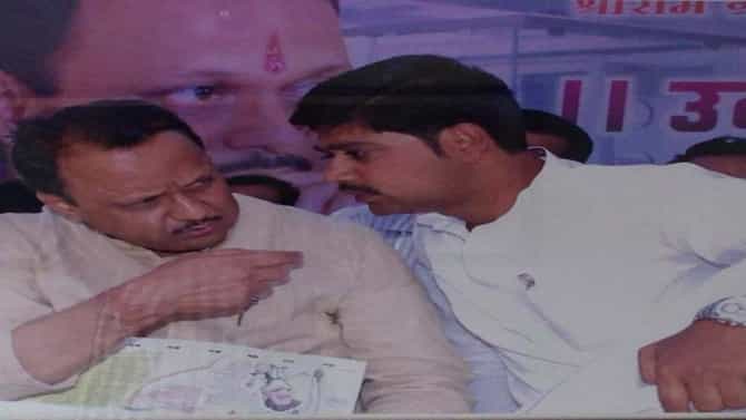 अजित पवार यांच्या जवळच्या कार्यकर्त्यावर गोळीबार, पोटात गोळी लागल्याची प्राथमिक माहिती, रुग्णालयात उपचार सुरु