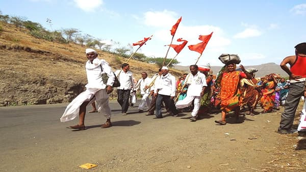 शेकडो वर्षांची परंपरा मोडण्याचं पाप करू नका, आषाढी यात्रेला परवानगी द्या; भाजपची ठाकरे सरकारकडे मागणी