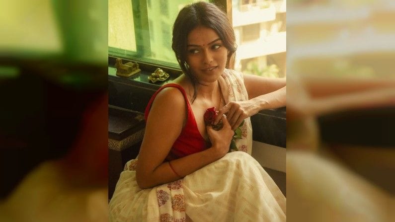 सोन्या अयोध्याच्या वैयक्तिक आयुष्याबद्दल बोलायचं झालं तर तिनं 2019 मध्ये तिच्या बॉयफ्रेंडसोबत लग्न केलंय. जयपूरमध्ये झालेल्या या रॉयल वेडिंगमध्ये अनेक स्टार्सनी हजेरी लावली होती.