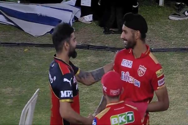 IPL 2021 : शाब्बास रं वाघा, बंगळुरुचं कंबरडं मोडणाऱ्या हरप्रीतच्या पाठीवर विराटची कौतुकाची थाप!
