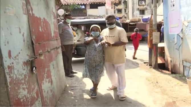 पत्नीच्या दोन्ही किडन्या फेल, दर आठवड्यात डायलेसिस, तरीही पतीकडून घरातील दागिने विकून रुग्णांना मोफत ऑक्सिजन