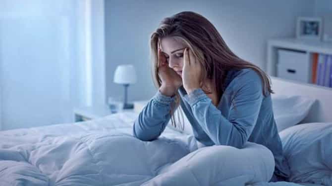 Health Tips : या 4 सवयी तुमच्या आरोग्यासाठी हानिकारक, तंदुरुस्त राहायचे असेल तर आजच त्यांना निरोप द्या!