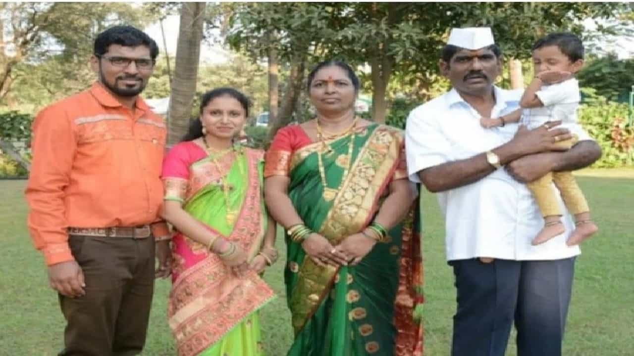 आईपाठोपाठ मुलाचाही मृत्यू, वीस दिवसात वडिलांचं निधन, कोरोनाने कुटुंब संपवलं