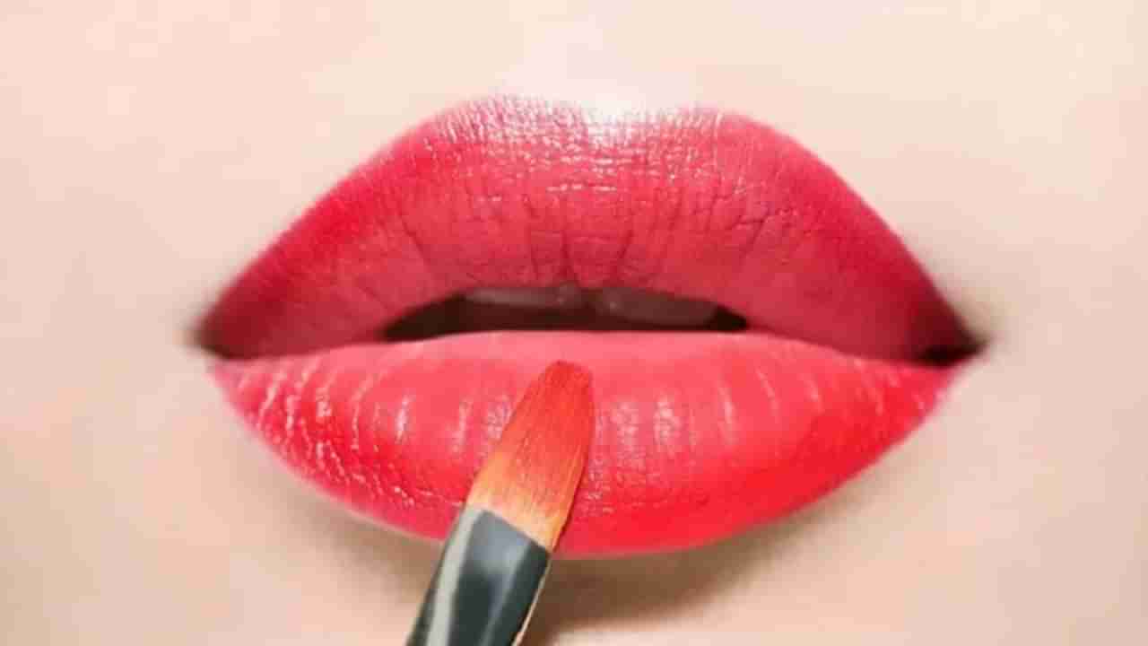 Lipstick Beauty Tips : मास्कच्या आत अशी काळजी घ्या लिपस्टिकची, वापरा हे मेकअप हॅक्स