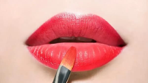 Beauty Tips : लिक्विड लिपस्टिक लावताना या गोष्टी लक्षात ठेवा...