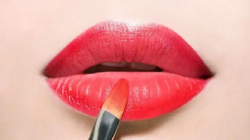 Lipstick Beauty Tips : मास्कच्या आत अशी काळजी घ्या लिपस्टिकची, वापरा हे मेकअप हॅक्स