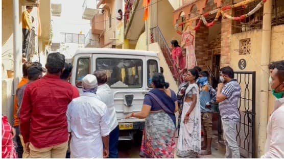 औरंगाबादमध्ये आईची दोन चिमुकल्यांसह तिसऱ्या मजल्यावरुन उडी, नेमकं काय घडलं?