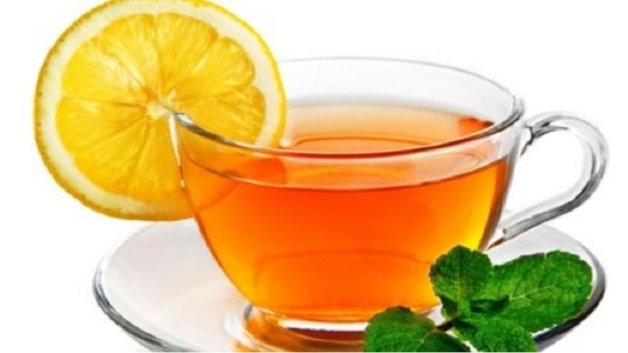 कोरोना काळात रोगप्रतिकारक शक्ती वाढवण्यासाठी आपल्या चहामध्ये जेष्ठमध आणि लवंगचा समावेश केला पाहिजे. ज्यामुळे संसर्ग टाळण्यास मदत होते. 