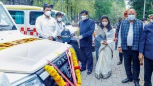 कोरोनाविरुद्धच्या लढाईत Force Motors चा मदतीचा हात, 50 Trax Ambulance महाराष्ट्र सरकारकडे सुपूर्द