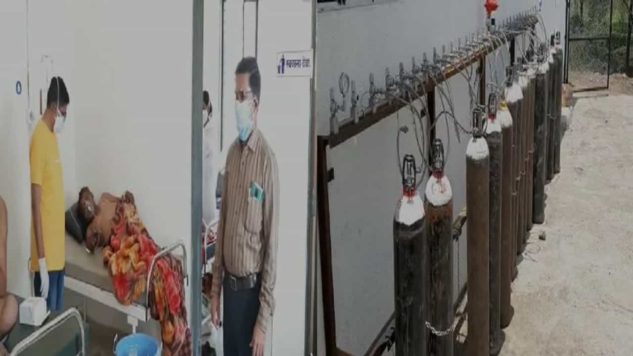 अकोलेमध्ये शिक्षकांचं कौतुकास्पद पाऊल, जमवले 30 लाख, उभारलं 70 ऑक्सिजन बेडचं सुसज्ज कोविड सेंटर!