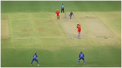 IPL 2021 : आयपीएलच्या 14 व्या पर्वातले कंजूस बोलर्स कोण, ज्यांनी बॅट्समनना बांधून ठेवलं!