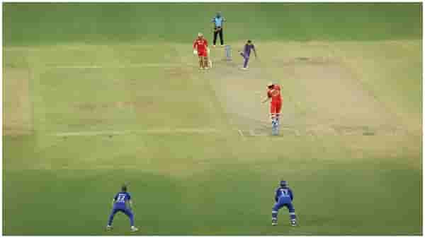 IPL 2021 : आयपीएलच्या 14 व्या पर्वातले कंजूस बोलर्स कोण, ज्यांनी बॅट्समनना बांधून ठेवलं!