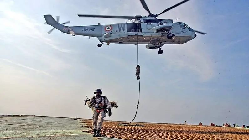 Indian Navy Recruitment 2021: इंडियन नेव्हीमध्ये 2500 पदांसाठी अर्ज करण्याची अखेरची संधी, 69 हजारांपर्यत पगार मिळणार Indian Navy Recruitment 2021: इंडियन नेव्हीमध्ये 2500 पदांसाठी अर्ज करण्याची अखेरची संधी, 69 हजारांपर्यत पगार मिळणार