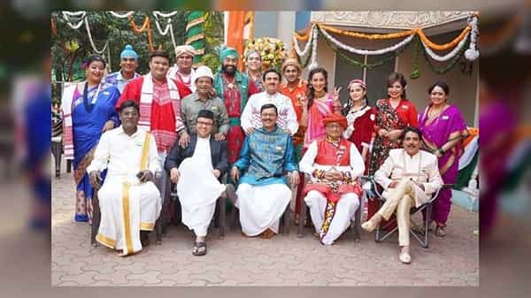 टीव्हीवरील लोकप्रिय शो 'तारक मेहता का उल्टा चश्मा'नं प्रेक्षकांच्या मनात एक वेगळी जागा निर्माण केली आहे. एवढंच नाही तर यातील प्रत्येक पात्रानं प्रेक्षकांच्या हृदयात एक विशेष स्थान निर्माण केलं आहे. जेठालाल आणि बबिता जी यांच्या गोड-गोड बोलण्यानं प्रेक्षकांचं चांगचल मनोरंजन होतं. यामध्ये प्रत्येक कलाकाराची स्वतःची फॅन फॉलोइंग आहे. या शोमध्ये बरेच कॅरेक्टरची रिप्लेसमेंट्स झाली आहे, मात्र टीआरपीवर याचा कोणताही परिणाम झालेला नाही.