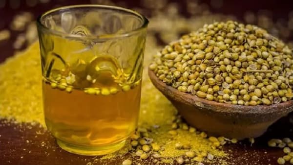 Coriander Water Benefits : रोगप्रतिकारक शक्ती वाढवण्यासाठी दररोज सकाळी प्या धण्याचं पाणी