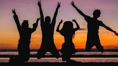 Zodiac Signs | या चार राशीचे लोक आयुष्यभर मैत्री निभावतात, यांच्याशी मैत्री करुन तुम्ही नेहमी आनंदी राहाल