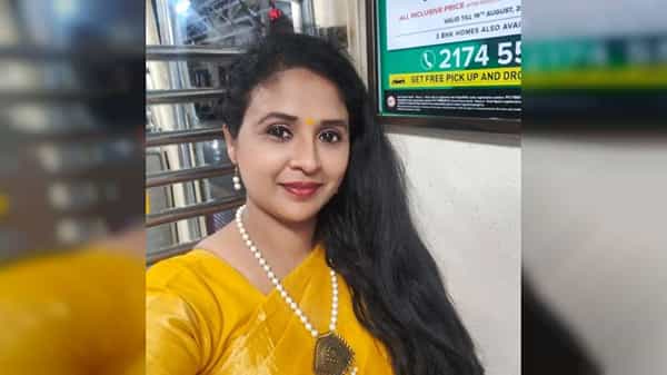 देशभरात कोरोनानं थैमान घातलं आहे. रोज अनेकांचा कोरोनामुळे मृत्यू होतोय. अशात आता मराठी चित्रपटसृष्टीतील अभिनेत्री अभिलाषा पाटील यांचं कोरोनानं निधन झालंय.