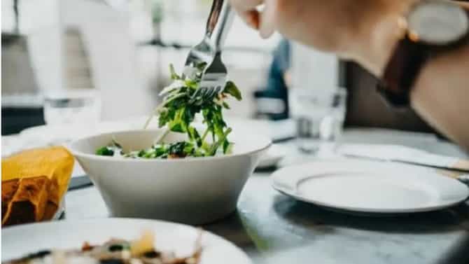 Health tips : कोरोना रुग्णांनो या गोष्टी आहारातून टाळा, अन्यथा रोगप्रतिकारक शक्तीवर होईल परिणाम