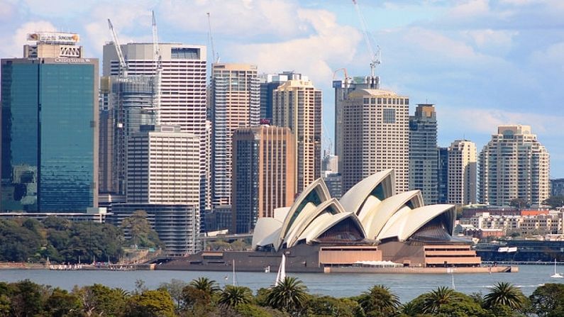 ऑस्ट्रेलिया : ऑस्ट्रेलियाच्या पर्यटन उद्योगाचं 27 बिलियन डॉलरचं नुकसान झालंय. मात्र, सध्या परिस्थिती अधिक चांगली होताना दिसत आहे.