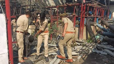 उत्तर प्रदेशात ऑक्सिजन सिलेंडरचा स्फोट, दोघांचा जागीच मृत्यू, पाच जण जखमी