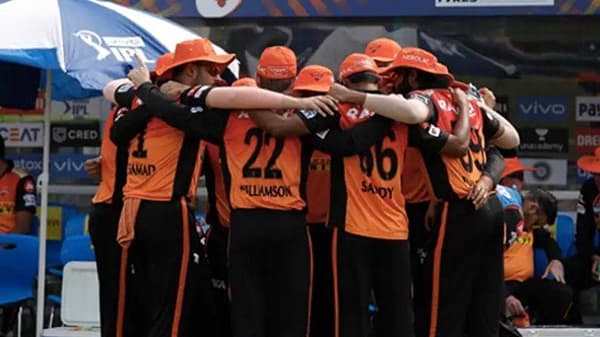 IPL 2021 | सनरायजर्स हैदराबादच्या हॉटेलमध्ये 3 संशयित, बीसीसीआयने केली ही कारवाई